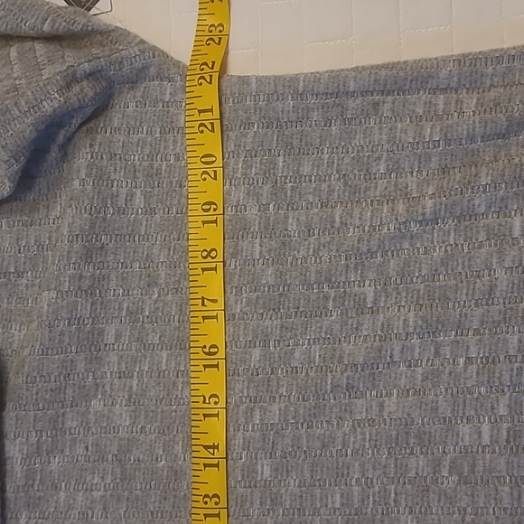 Nordstrom BP New Women's Turtleneck Sweater Size XL Gray Stripe. - Picture 6 of 6